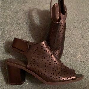 Black heeled shoes. Size 9